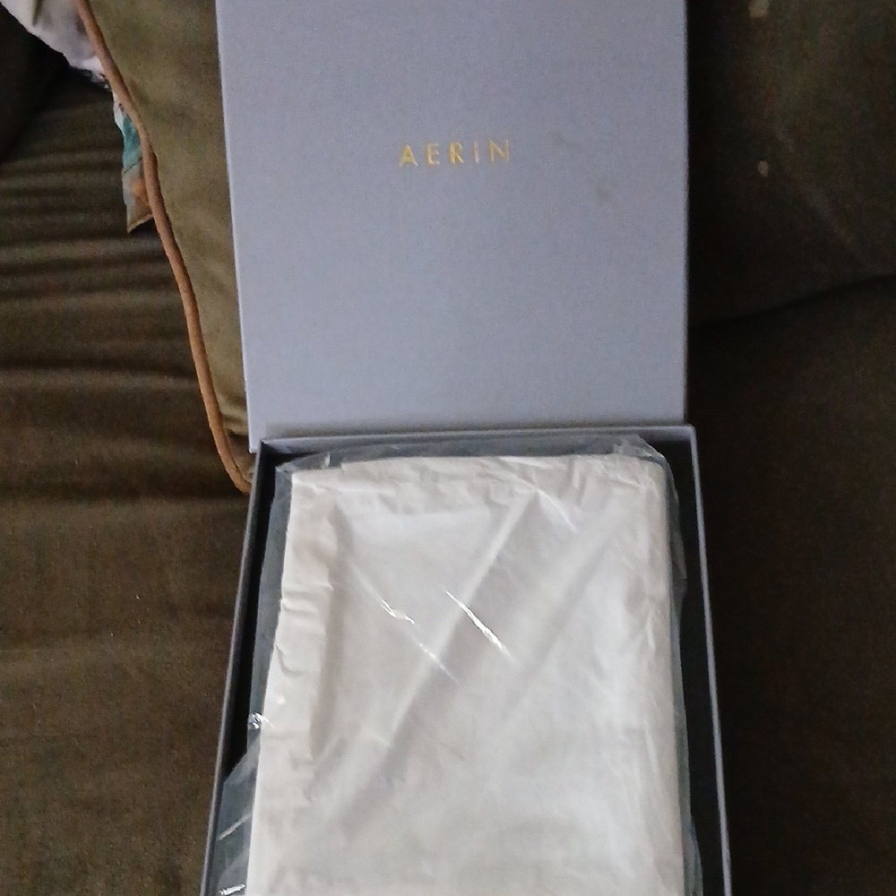 Aerin Textured Gold Frame - Picture 4 of 5